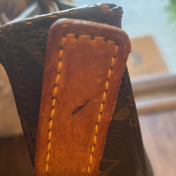 Louis Vuitton Monogram Looping Shoulder Bag - Picture 16 of 16